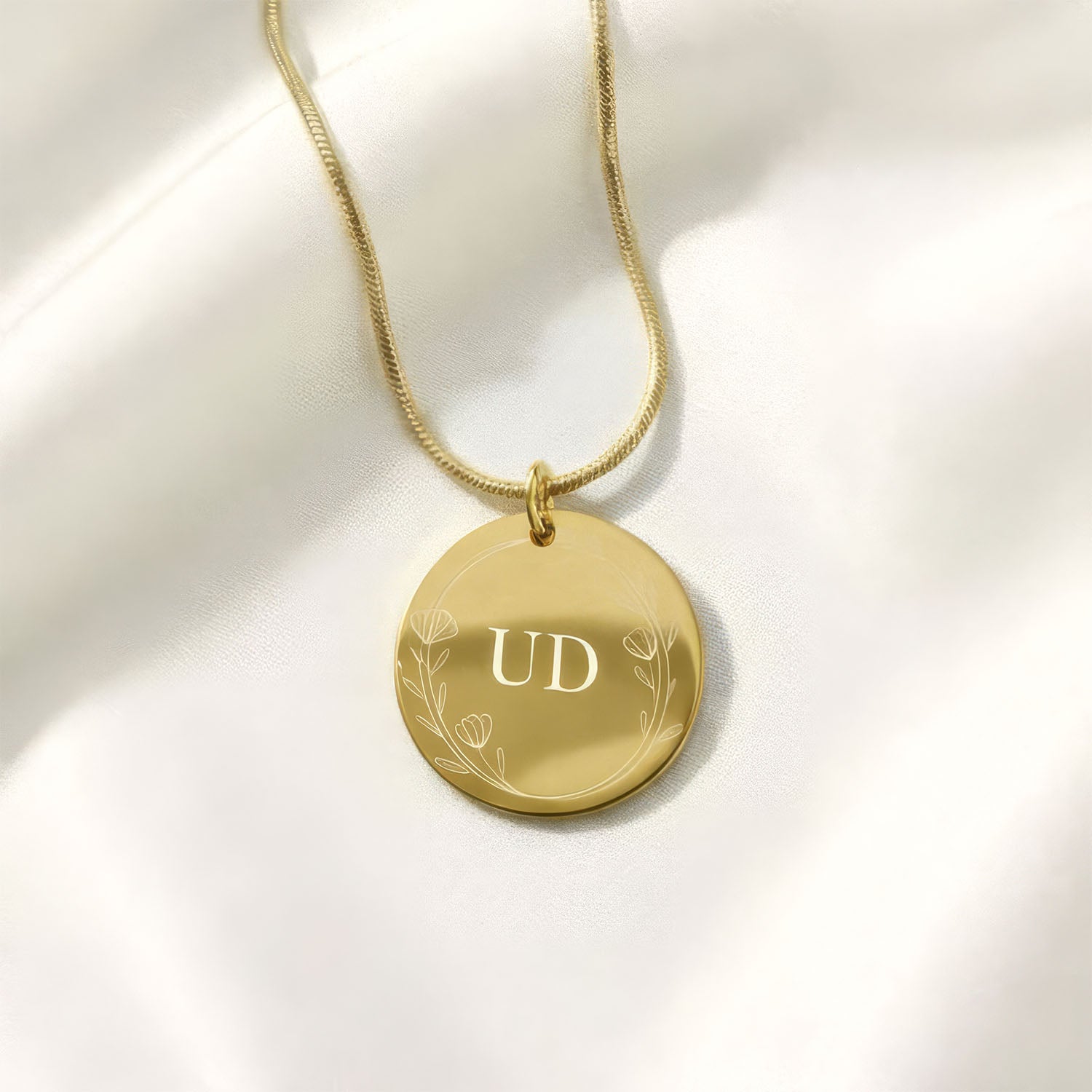 Couple Initials Circle Necklace Gold