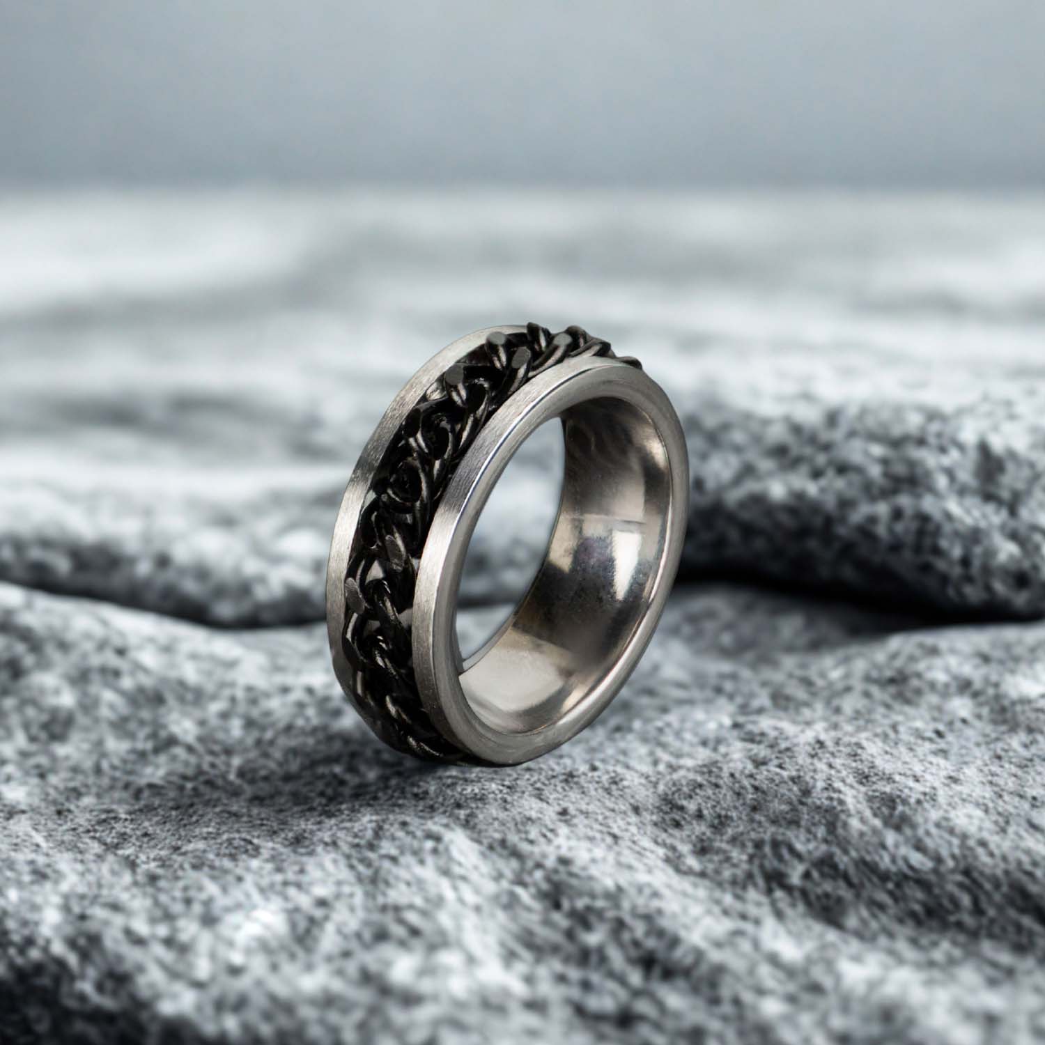 Edge Spinning Black Band Ring